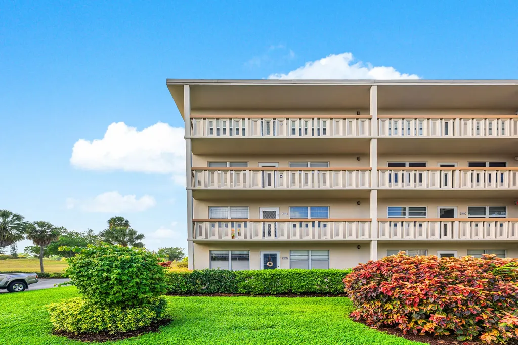 2016 Ventnor Crescent Deerfield Beach FL 33442