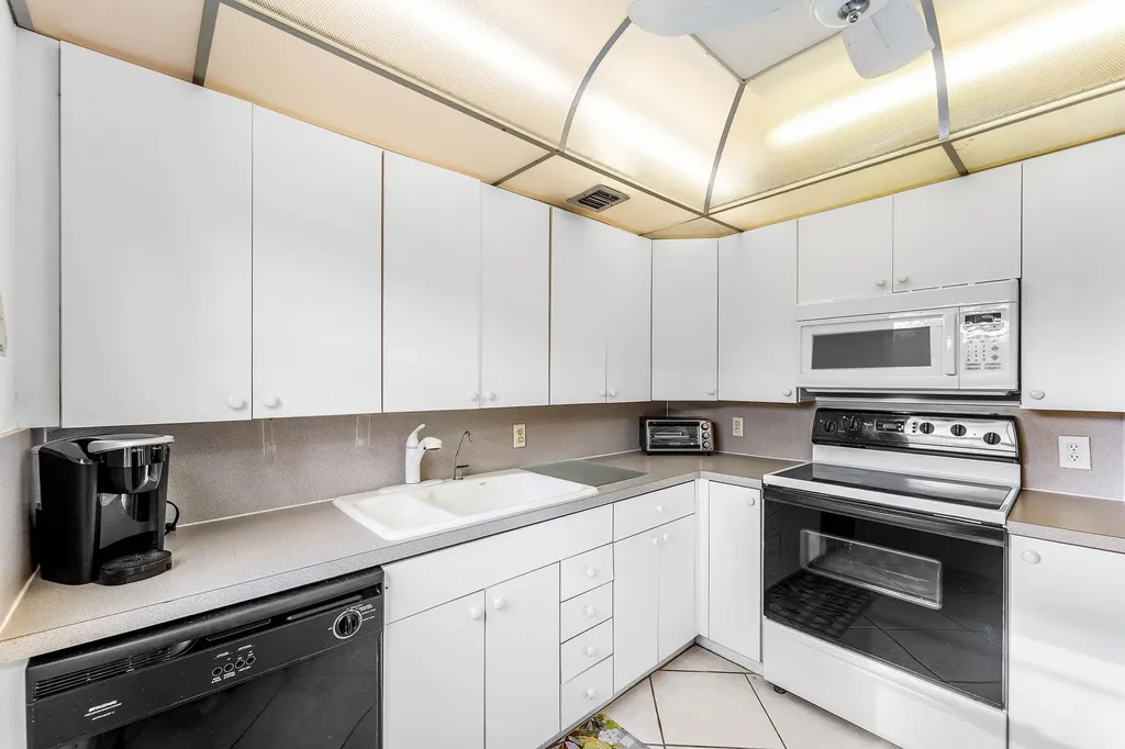 2016 Ventnor Crescent Deerfield Beach FL 33442