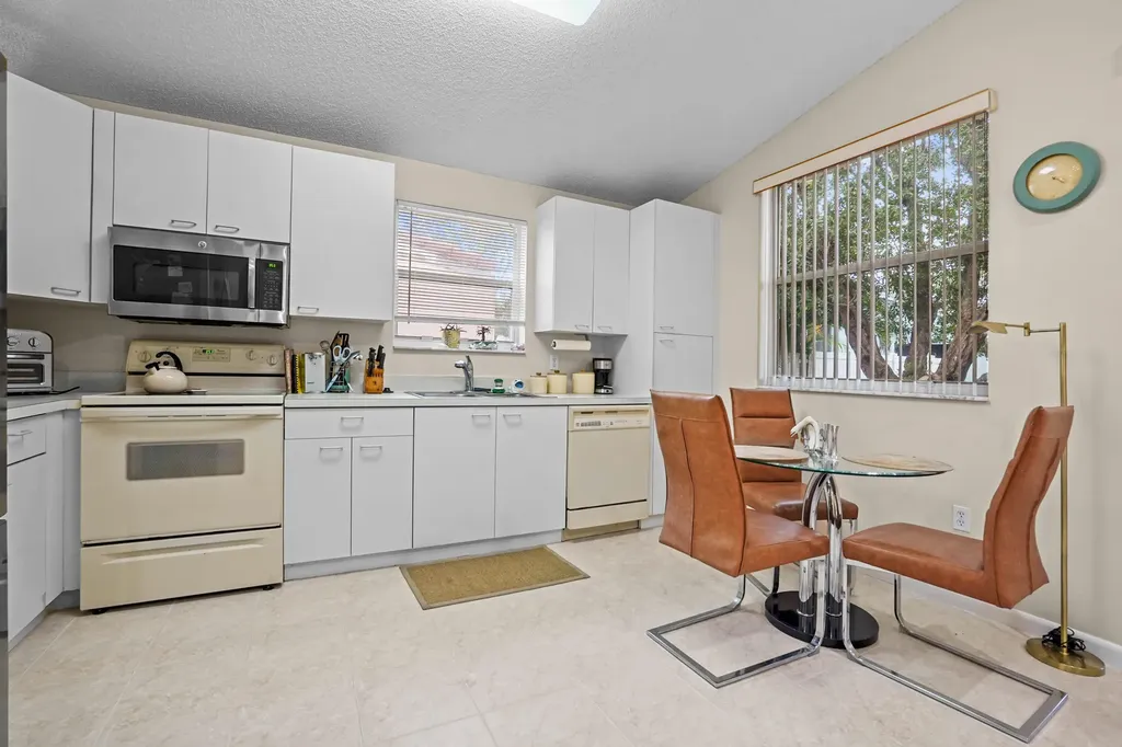 7851 Oak Grove Circle Lake Worth FL 33467