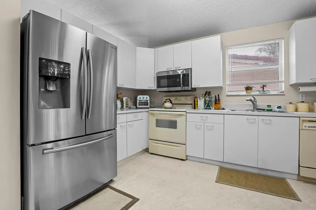 7851 Oak Grove Circle Lake Worth FL 33467