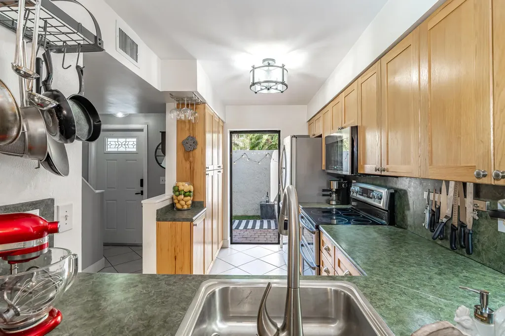 563 NE 7th Avenue Fort Lauderdale FL 33301