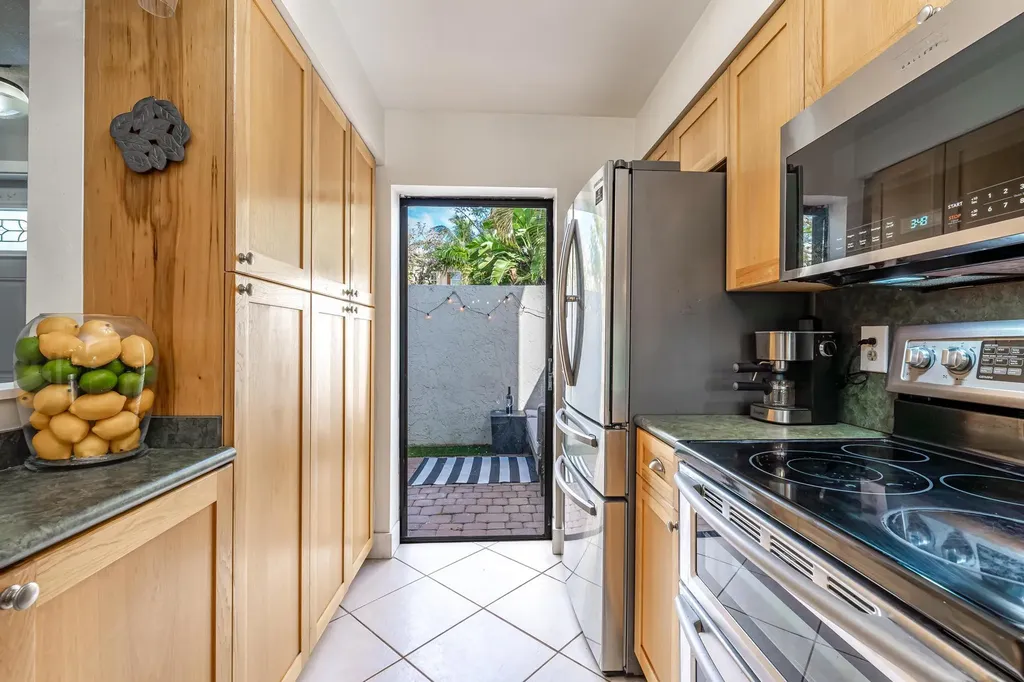 563 NE 7th Avenue Fort Lauderdale FL 33301
