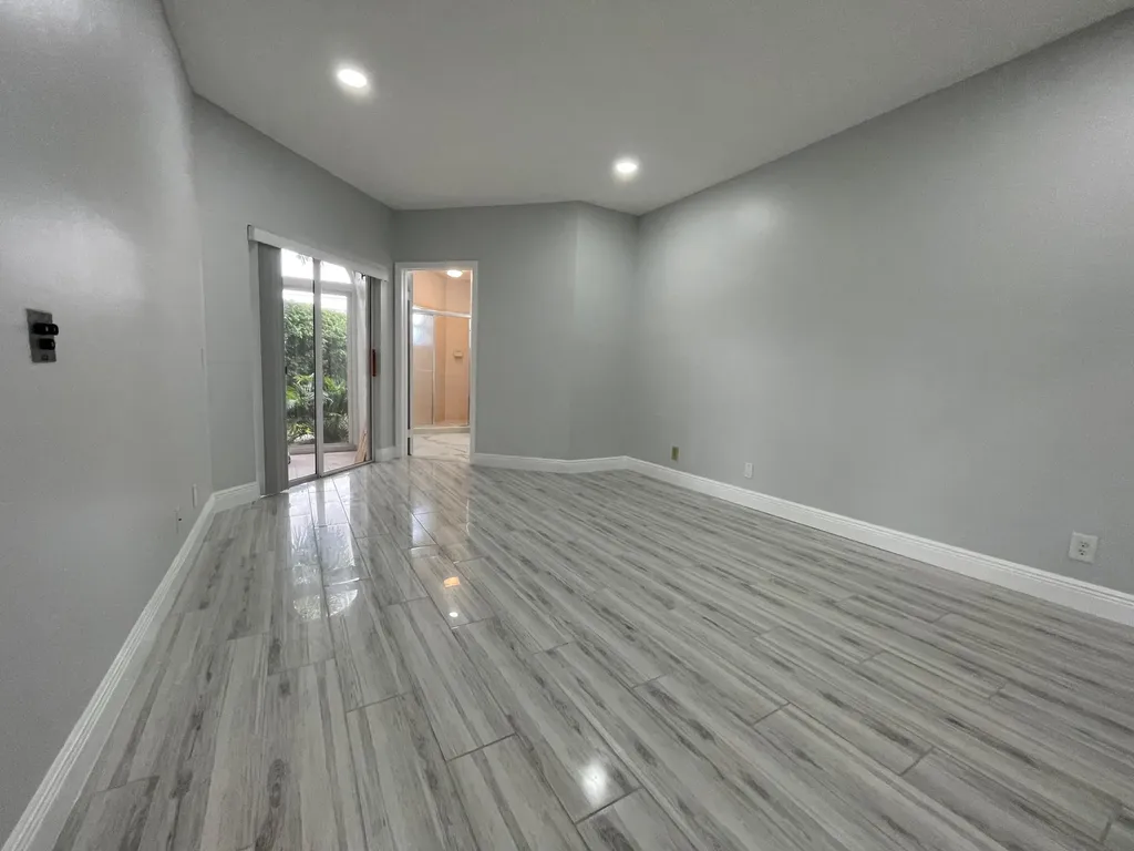 6526 Via Regina Boca Raton FL 33433