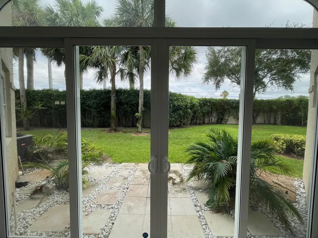 6526 Via Regina Boca Raton FL 33433