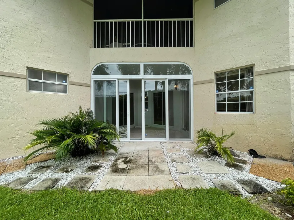 6526 Via Regina Boca Raton FL 33433