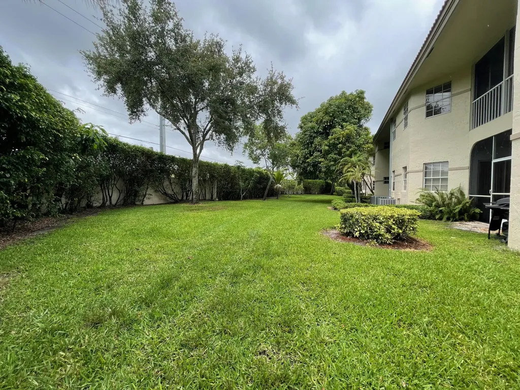6526 Via Regina Boca Raton FL 33433