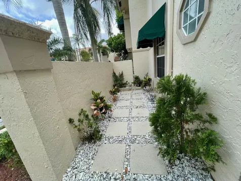 6526 Via Regina Boca Raton FL 33433