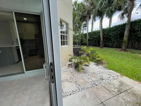 6526 Via Regina Boca Raton FL 33433