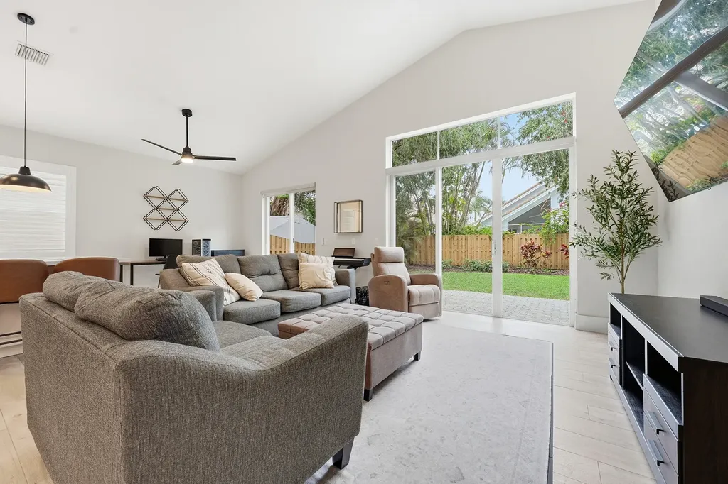 8321 Bob-o-link Drive West Palm Beach FL 33412