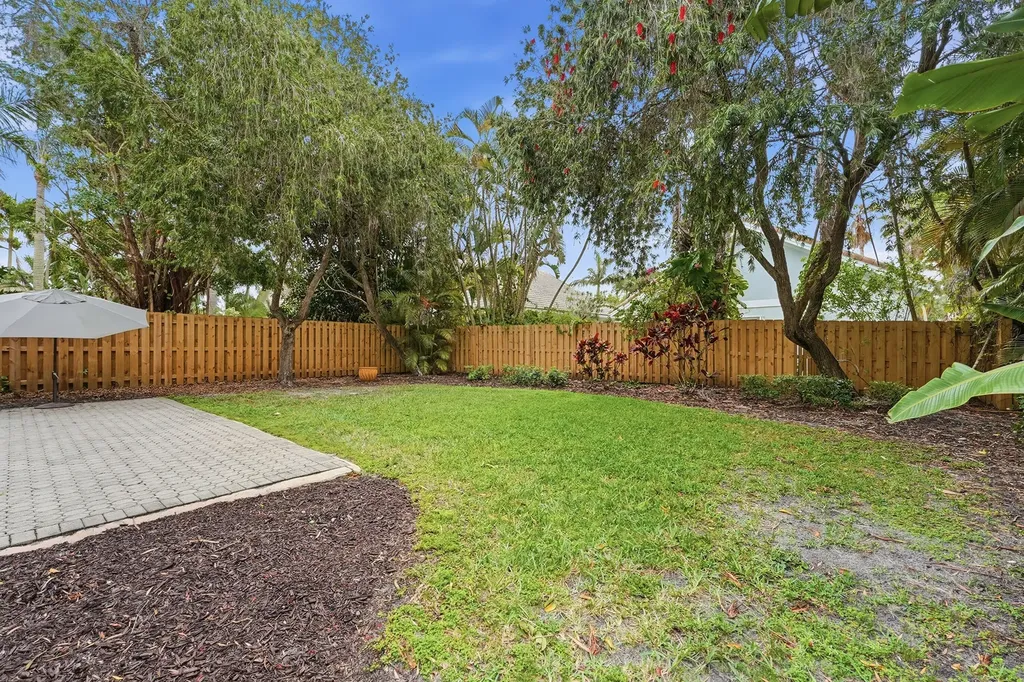 8321 Bob-o-link Drive West Palm Beach FL 33412