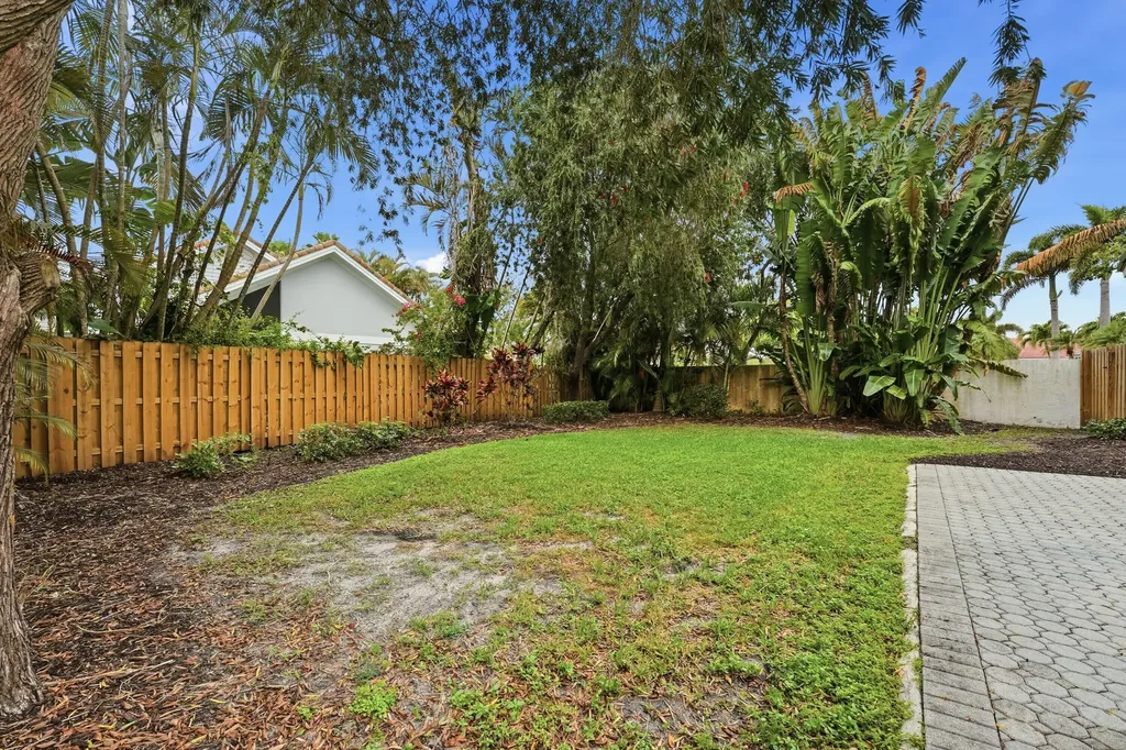 8321 Bob-o-link Drive West Palm Beach FL 33412
