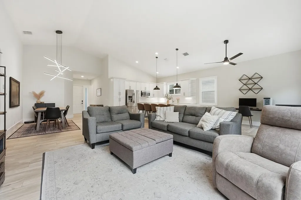 8321 Bob-o-link Drive West Palm Beach FL 33412