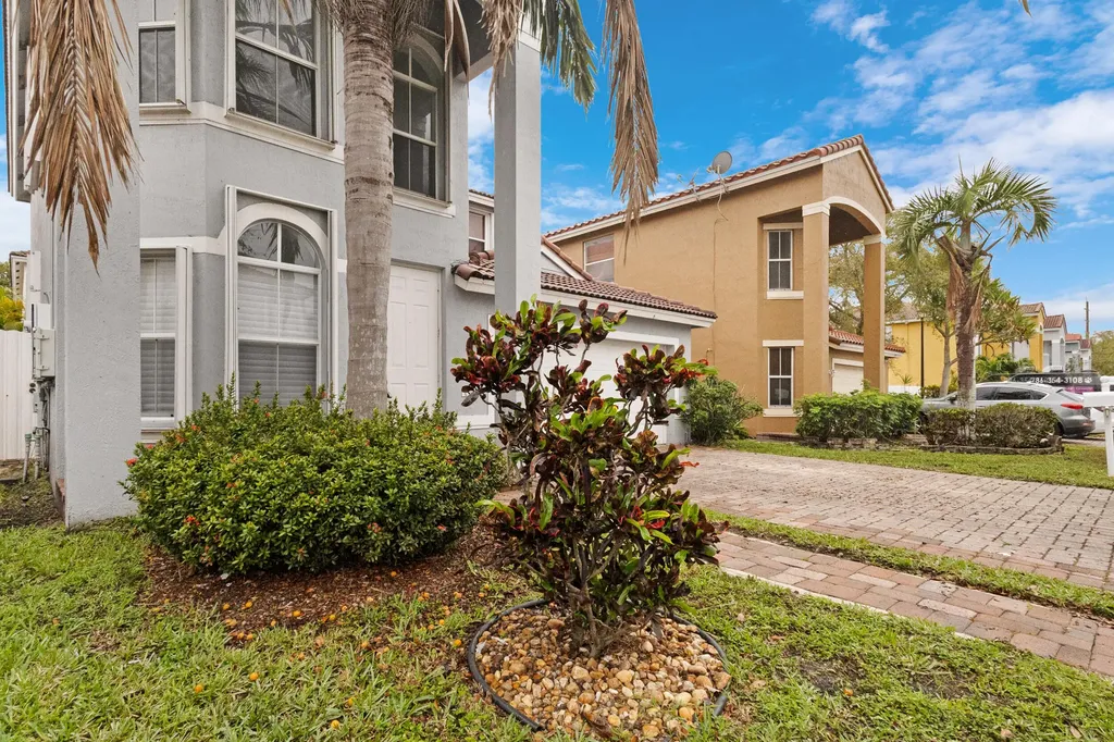 3768 SW 50th Court Hollywood FL 33312