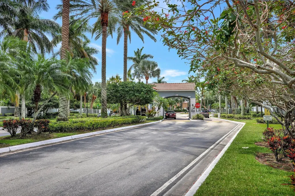 3768 SW 50th Court Hollywood FL 33312