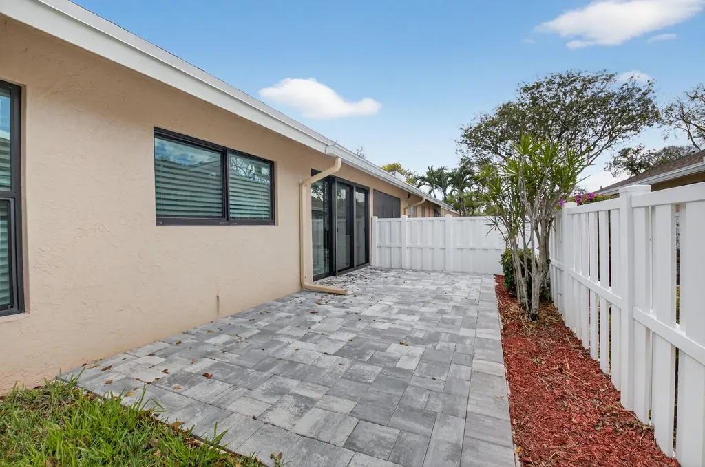 8216 Sweetbriar Way Boca Raton FL 33496