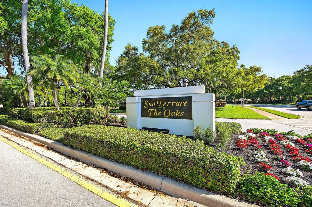 8404 Chapman Oak Court Palm Beach Gardens FL 33410