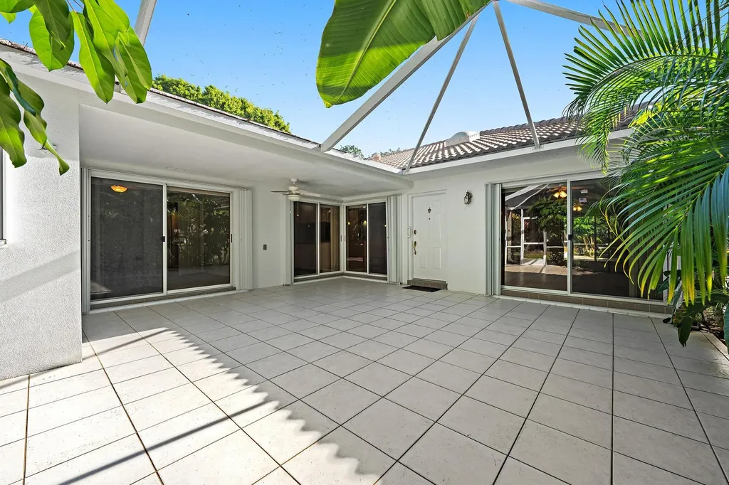 8404 Chapman Oak Court Palm Beach Gardens FL 33410