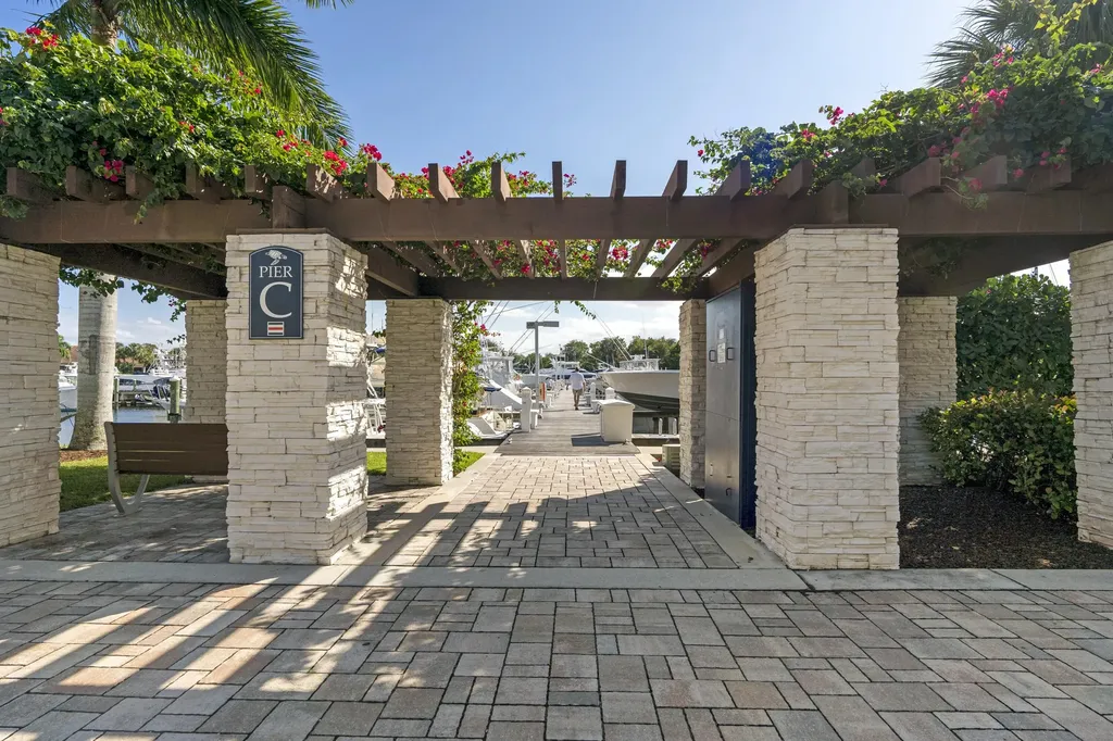 8404 Chapman Oak Court Palm Beach Gardens FL 33410