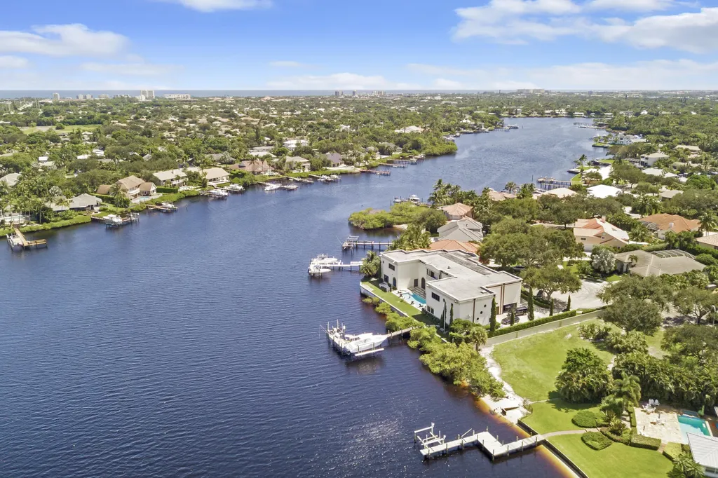 8404 Chapman Oak Court Palm Beach Gardens FL 33410