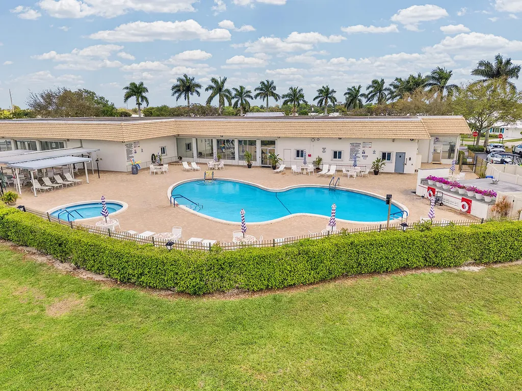 2105 Alfred Drive Boynton Beach FL 33426