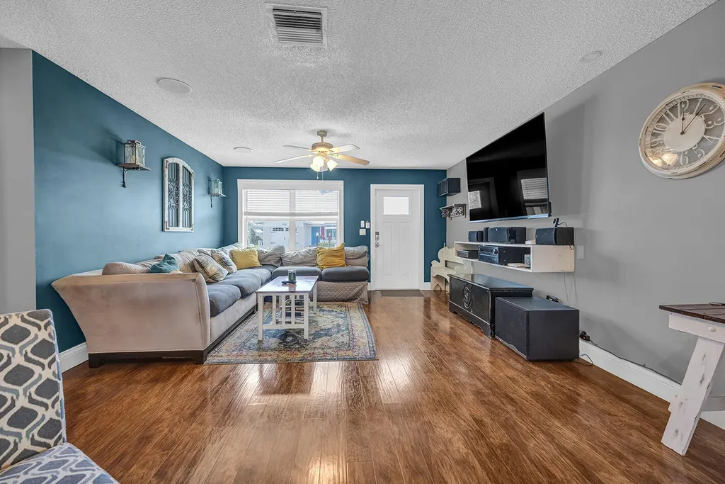 2105 Alfred Drive Boynton Beach FL 33426