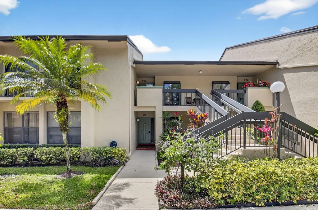 5106 Oak Hill Lane Delray Beach FL 33484