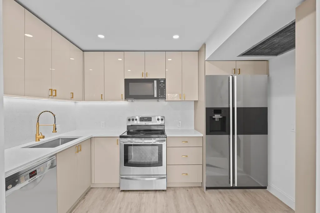 204 Mansfield E Boca Raton FL 33434