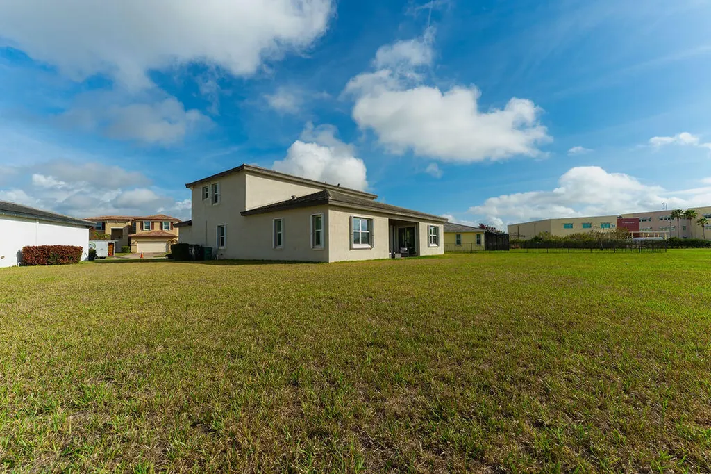 7206 NW Farnsworth Circle Port St Lucie FL 34987