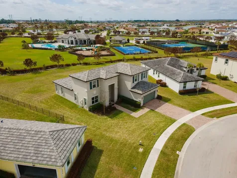 7206 NW Farnsworth Circle Port St Lucie FL 34987