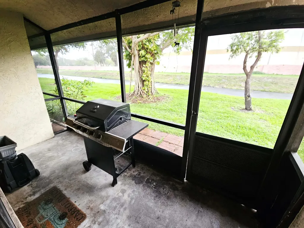 16 Vía De Casas Sur Boynton Beach FL 33426