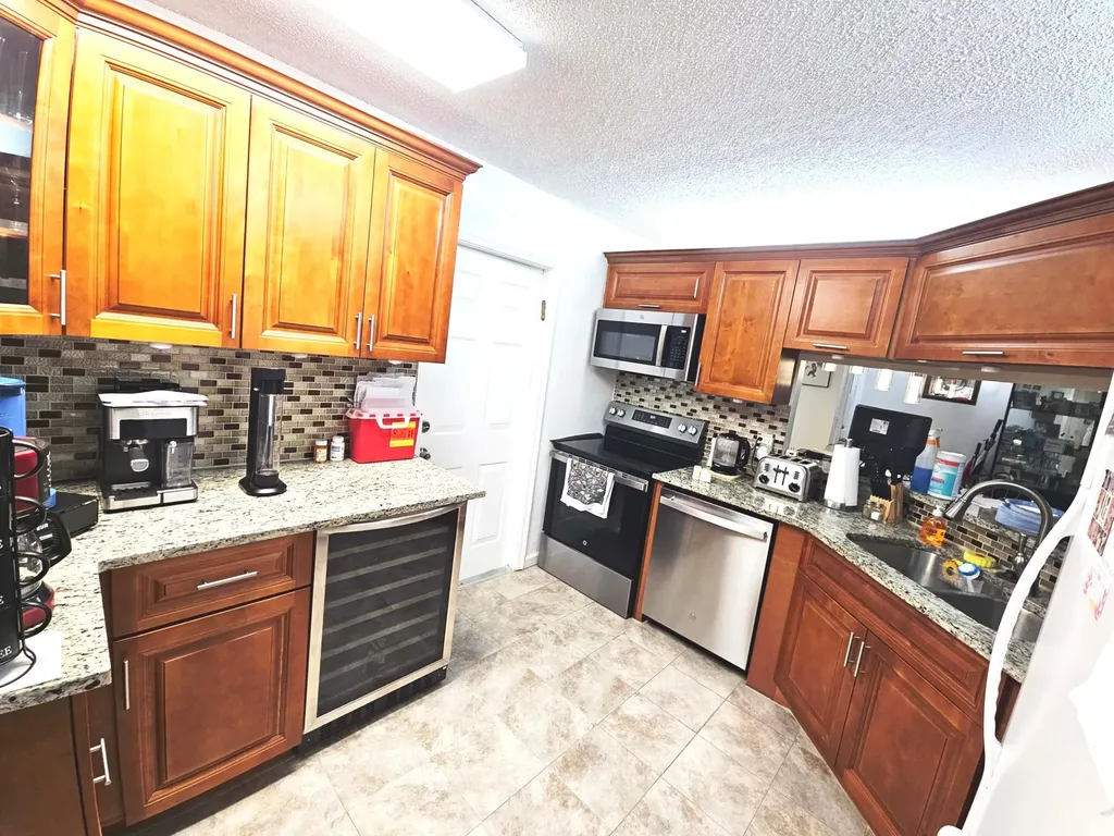 16 Vía De Casas Sur Boynton Beach FL 33426