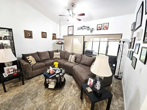 16 Vía De Casas Sur Boynton Beach FL 33426