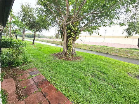 16 Vía De Casas Sur Boynton Beach FL 33426