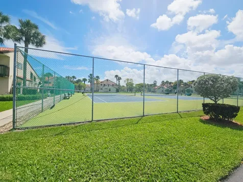 16 Vía De Casas Sur Boynton Beach FL 33426