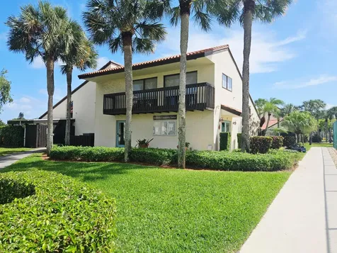 16 Vía De Casas Sur Boynton Beach FL 33426
