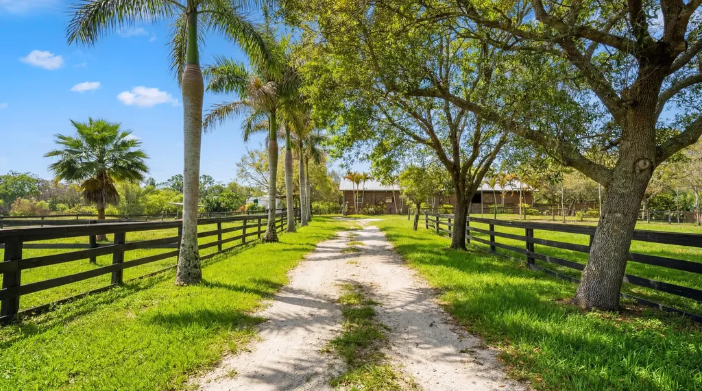 12440 Tangerine Boulevard The Acreage FL 33412