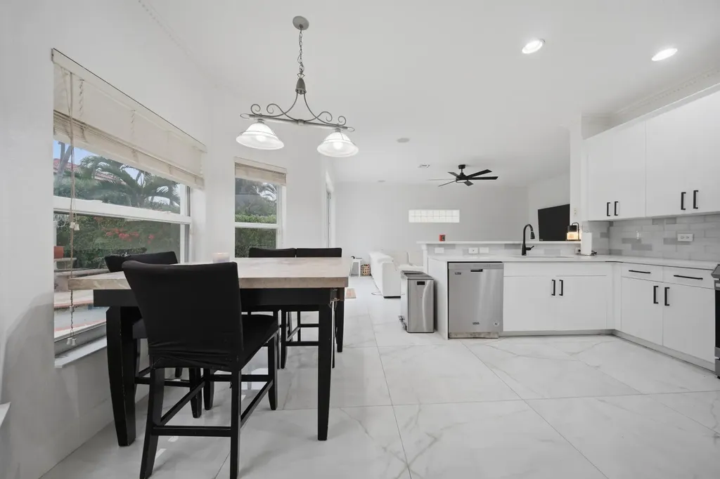 4752 NW 120th Way Coral Springs FL 33076