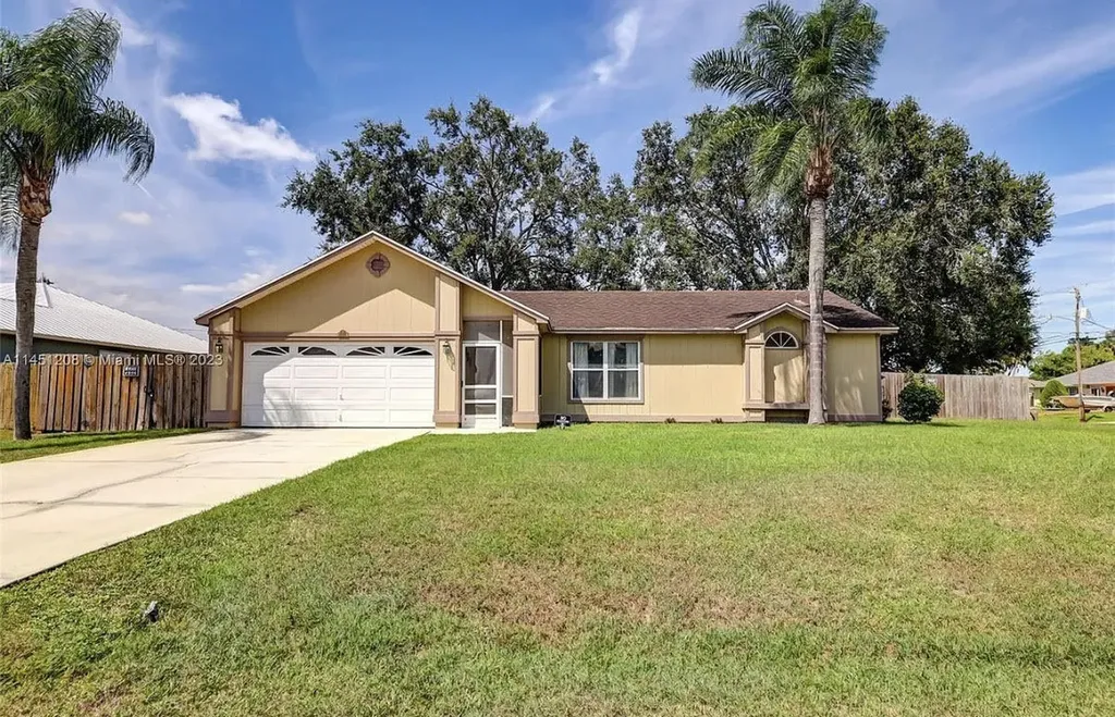 901 SW Gaitor Avenue Port St Lucie FL 34953
