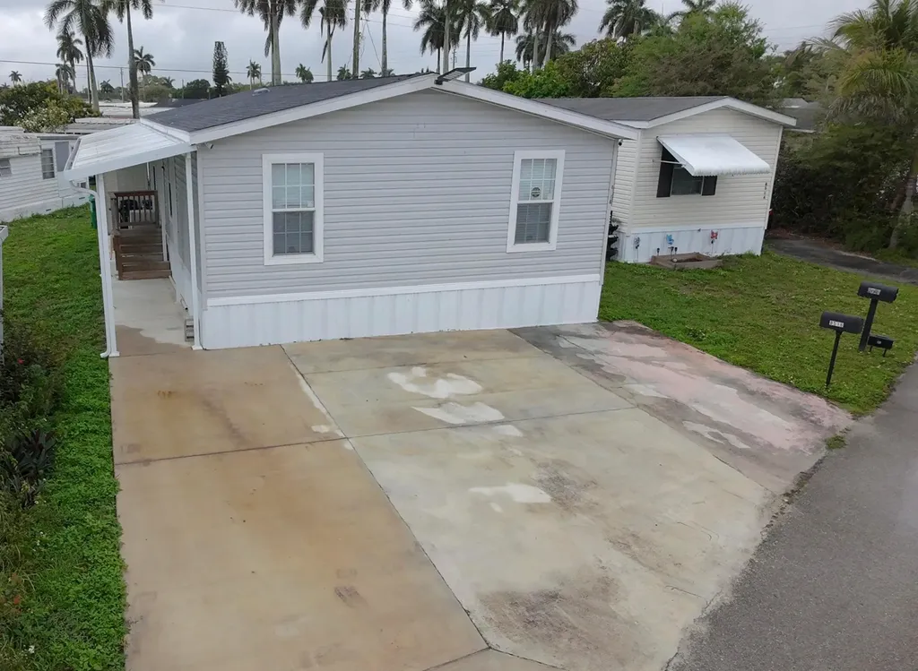 8516 SW 17th Court Davie FL 33324