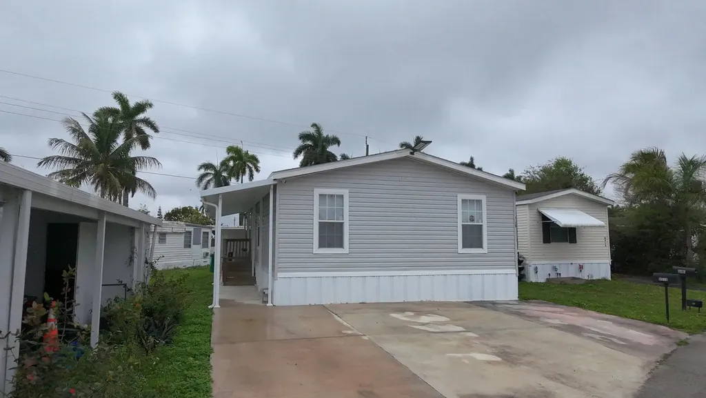 8516 SW 17th Court Davie FL 33324