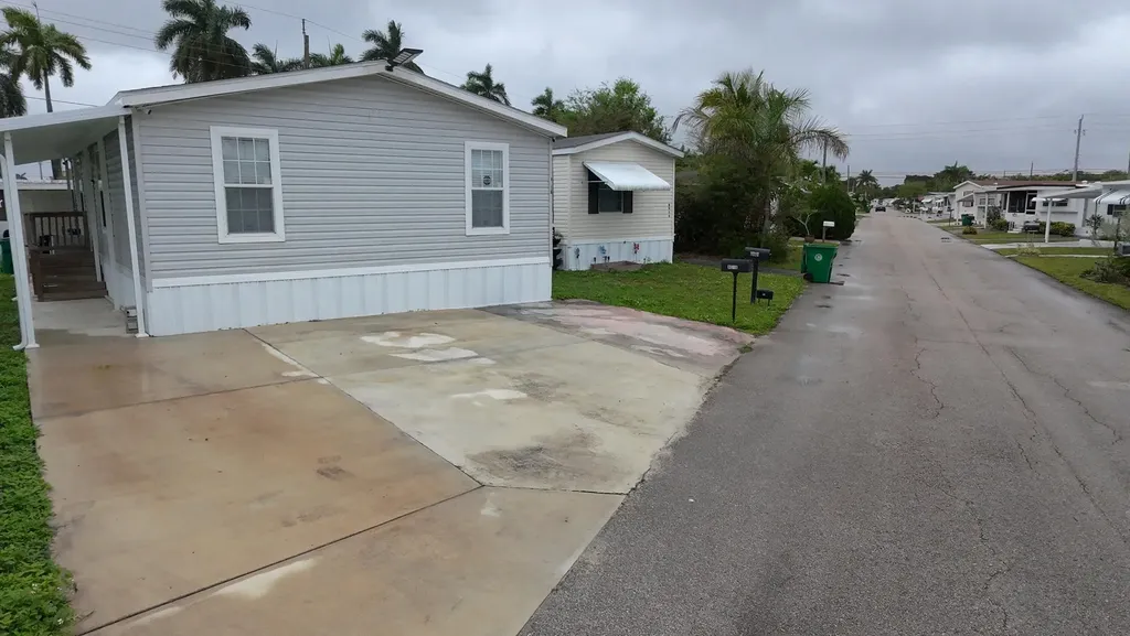 8516 SW 17th Court Davie FL 33324