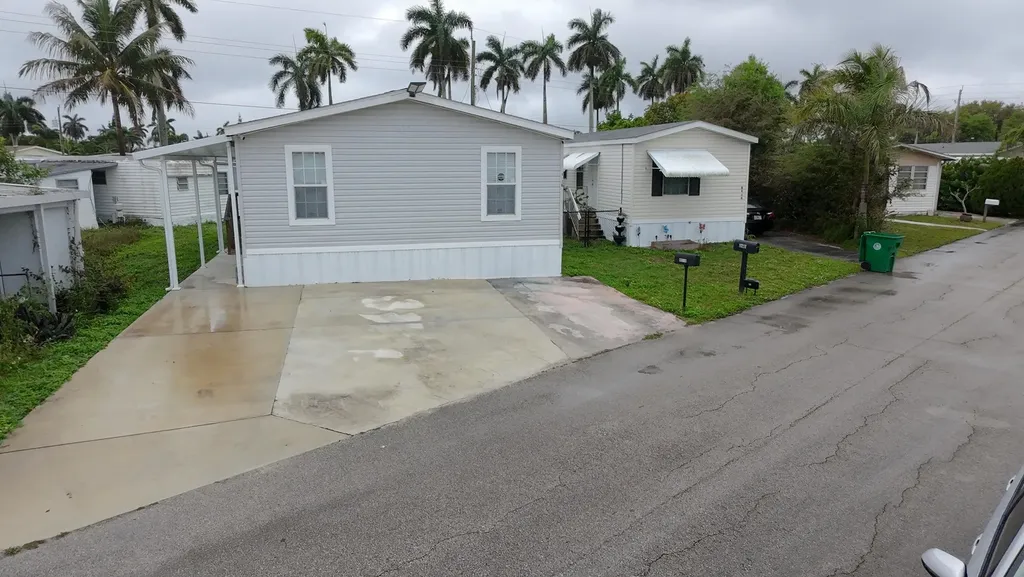 8516 SW 17th Court Davie FL 33324