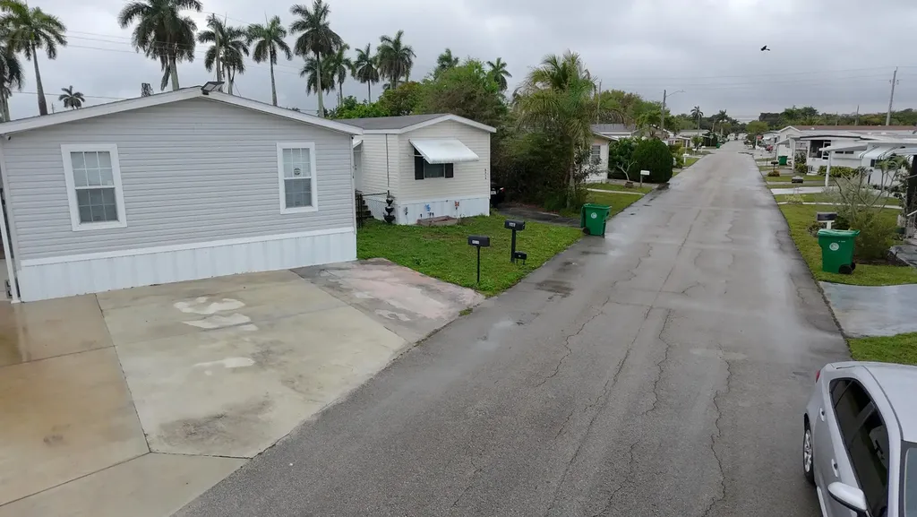8516 SW 17th Court Davie FL 33324