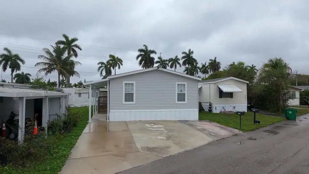 8516 SW 17th Court Davie FL 33324