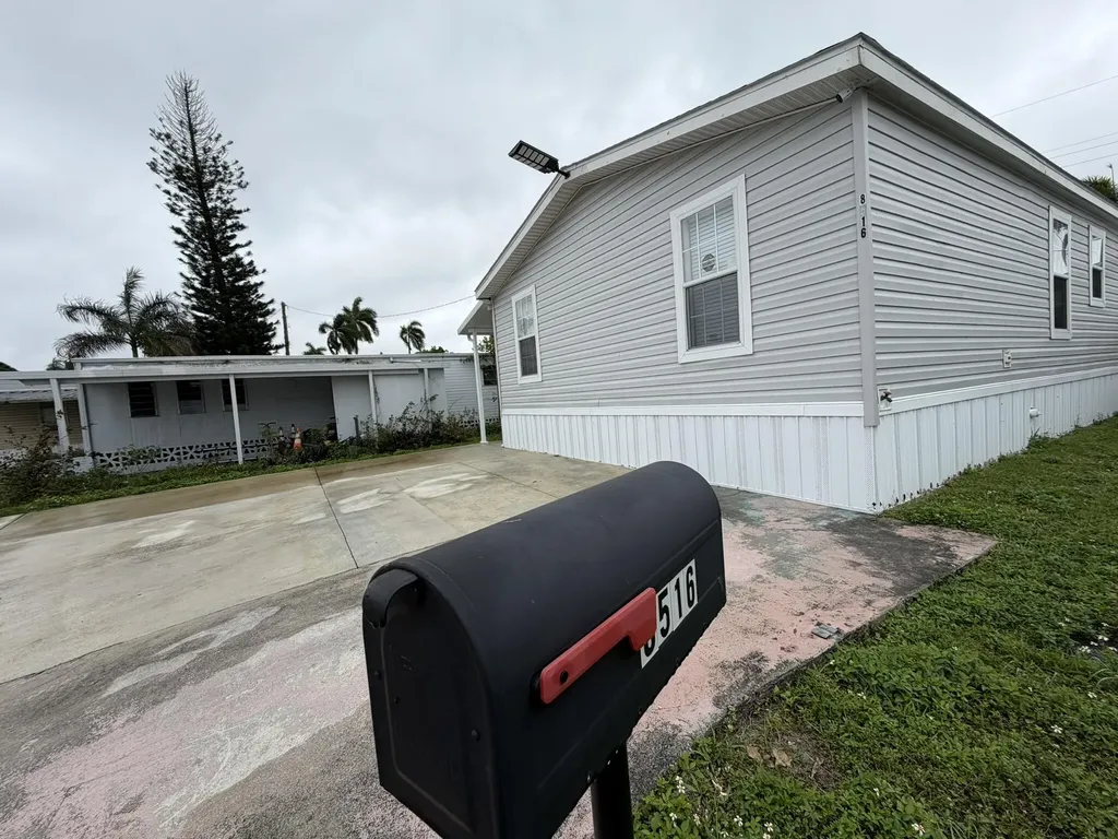 8516 SW 17th Court Davie FL 33324