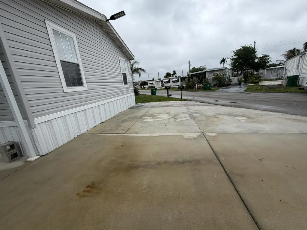 8516 SW 17th Court Davie FL 33324