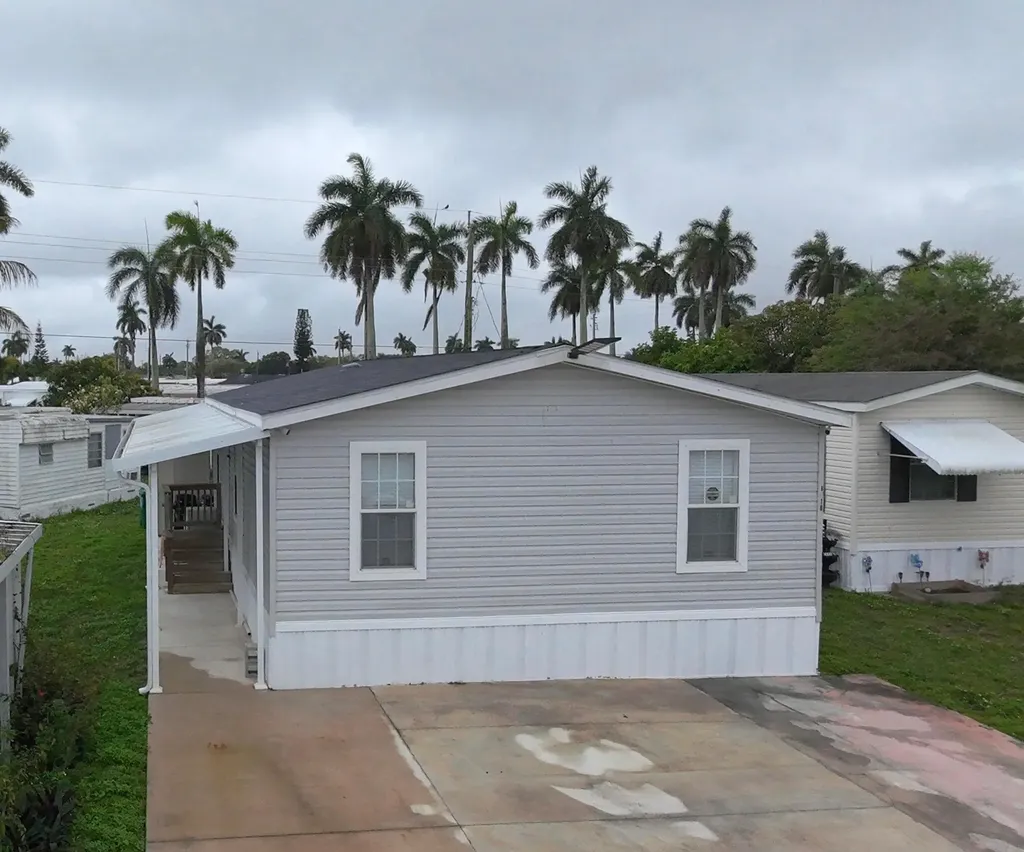 8516 SW 17th Court Davie FL 33324
