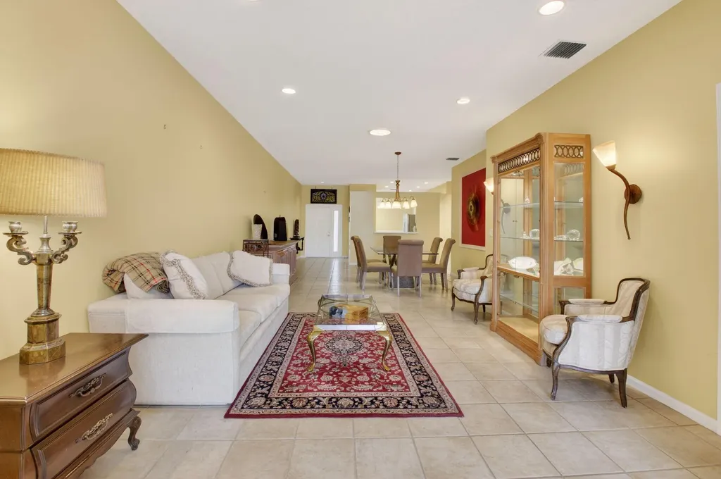 10585 Royal Caribbean Circle Boynton Beach FL 33437