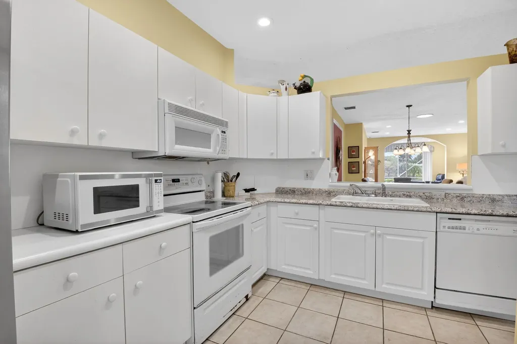 10585 Royal Caribbean Circle Boynton Beach FL 33437