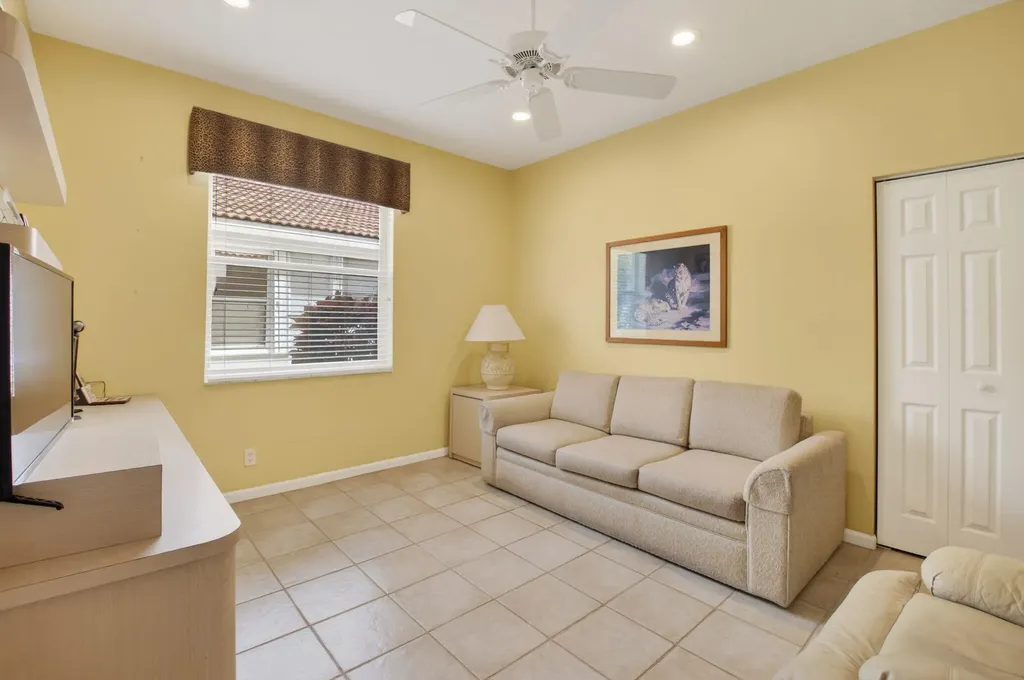 10585 Royal Caribbean Circle Boynton Beach FL 33437
